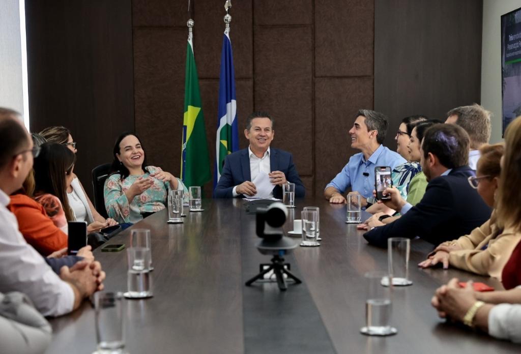 Governador anuncia premiação para as 5 Diretorias Regionais com as melhores notas da Educação em MT