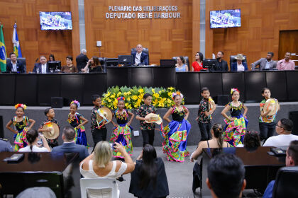 Sessão especial homenageia 198 pessoas que contribuem com o desenvolvimento de Mato Grosso