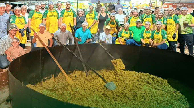 Município de Mato Grosso bate recorde nacional com maior panelaço de arroz com pequi