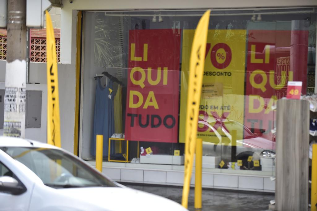 Consumidores devem evitar compras por impulso durante as liquidações de janeiro, orienta Procon-MT