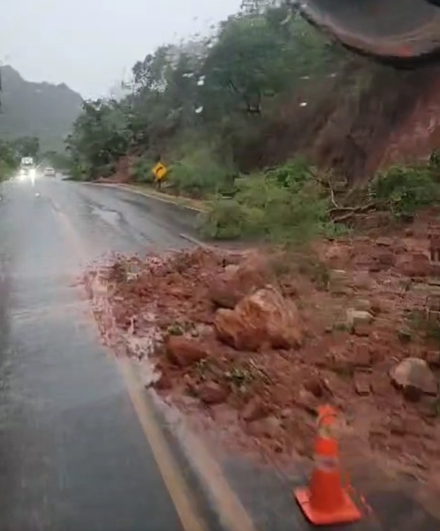 Deslizamento de terra é registrado na Serra da Petrovina