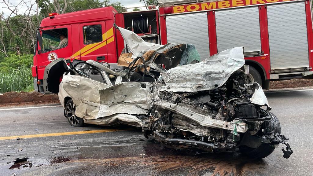 Cáceres | Bombeiros Militares retiram vítima presa às ferragens após acidente na BR-070 