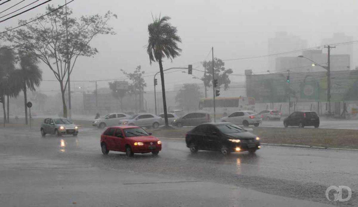 Inmet emite alerta de chuvas fortes para 129 municípios em MT