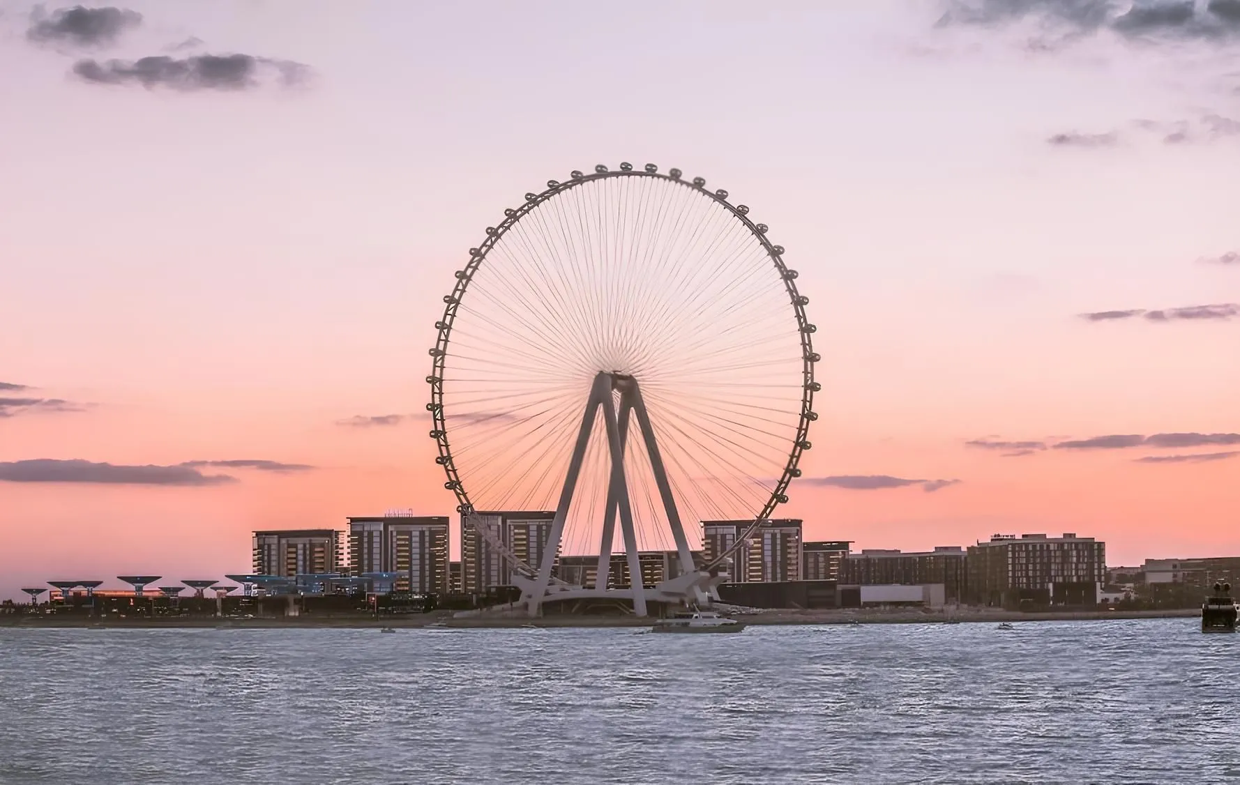 Maior roda-gigante do mundo é reaberta em Dubai