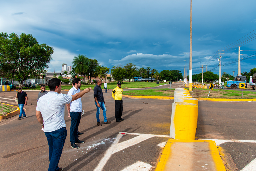 Rondonópolis | Equipes trabalham na interdição da avenida dos Estudantes para liberar parte da pista