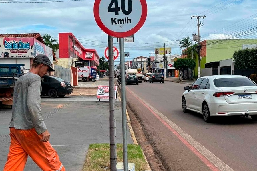 Mobilidade Urbana reforça sinalização indicativa de velocidade nas vias