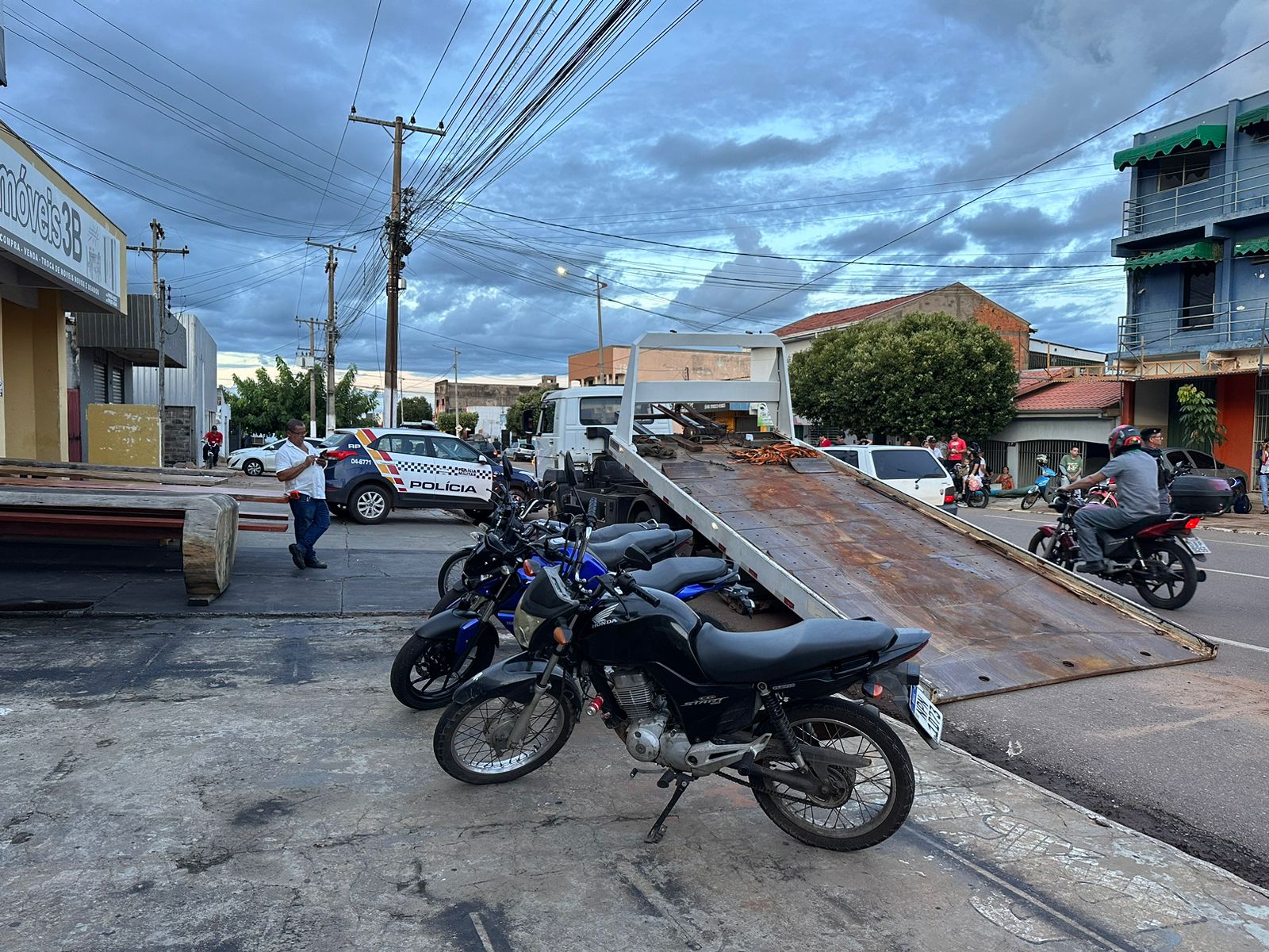 Operação Tolerância Zero flagra diversas irregularidades em veículos na Avenida Bandeirantes