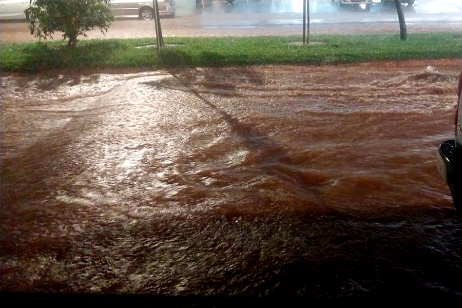 Vereador Renan Dourado solicita drenagem profunda na Avenida Júlio Campos para prevenir alagamentos