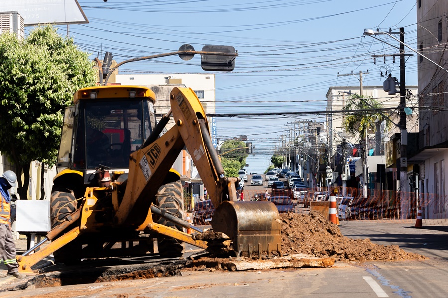 Prefeitura inicia obras de tapa-buracos e recuperação de rede de drenagem