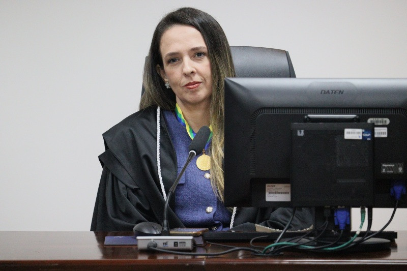 Juíza federal Juliana Maria da Paixão Araújo é empossada no TRE-MT