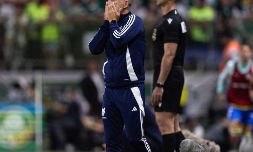 leonardo-jardim-desabafa-apos-empate:-“nao-sei-se-vale-a-pena-continuar-assim”