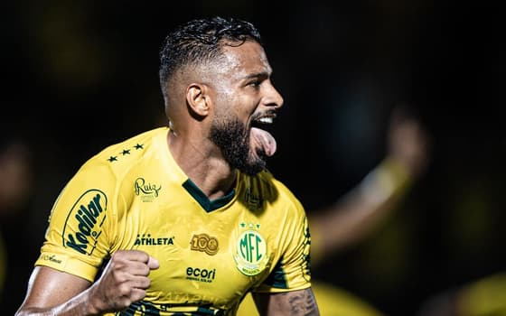 reinaldo-esta-suspenso-diante-do-botafogo