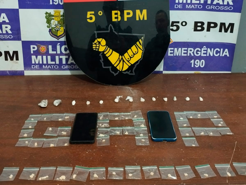 PM prende suspeito com 60 pedras de cocaína na máquina de lavar no bairro Alfredo de Castro nesta quarta 26/11.