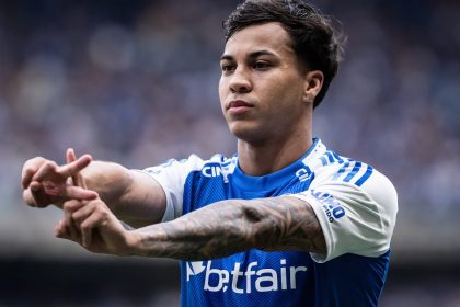 kaio-jorge-brilha,-e-cruzeiro-vence-o-vitoria-no-mineirao