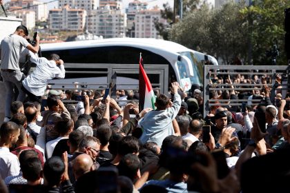 hamas-diz-que-entregara-mais-tres-corpos-de-refens