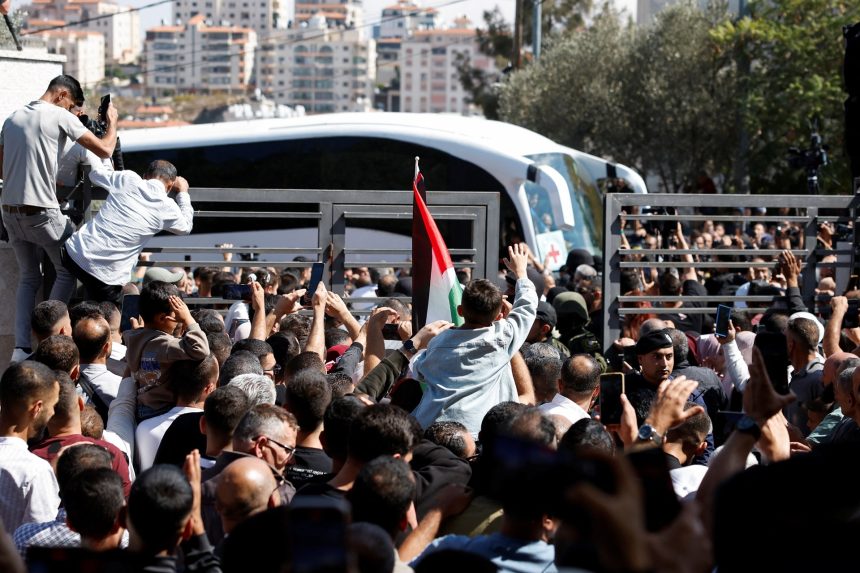 hamas-diz-que-entregara-mais-tres-corpos-de-refens