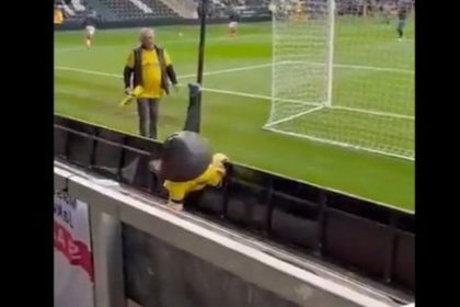 mascote-de-clube-fica-bebado-e-e-expulso-de-estadio-na-europa