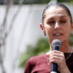 imagens-revelam-assedio-a-presidente-do-mexico-no-meio-de-publico