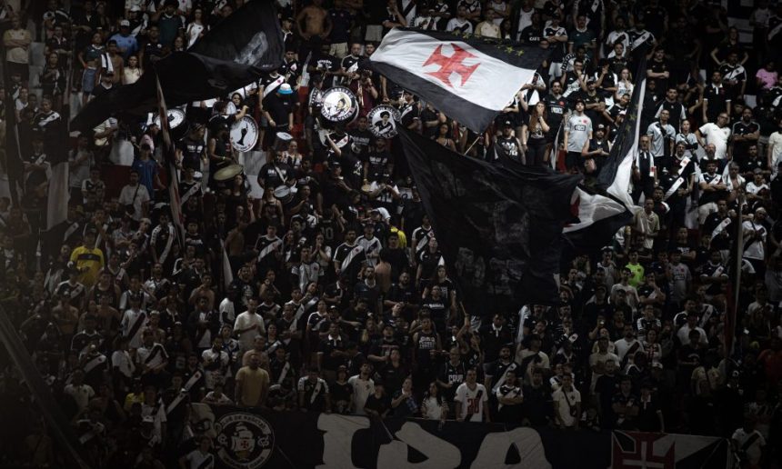 protestos-e-gritos-de-“burro”-a-fernando-diniz-marcam-noite-em-sao-januario