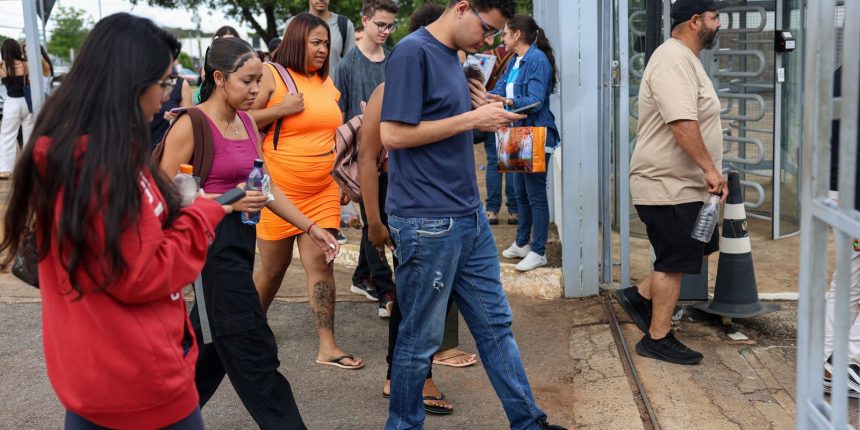 enem-2025:-portoes-sao-fechados-em-todo-o-brasil