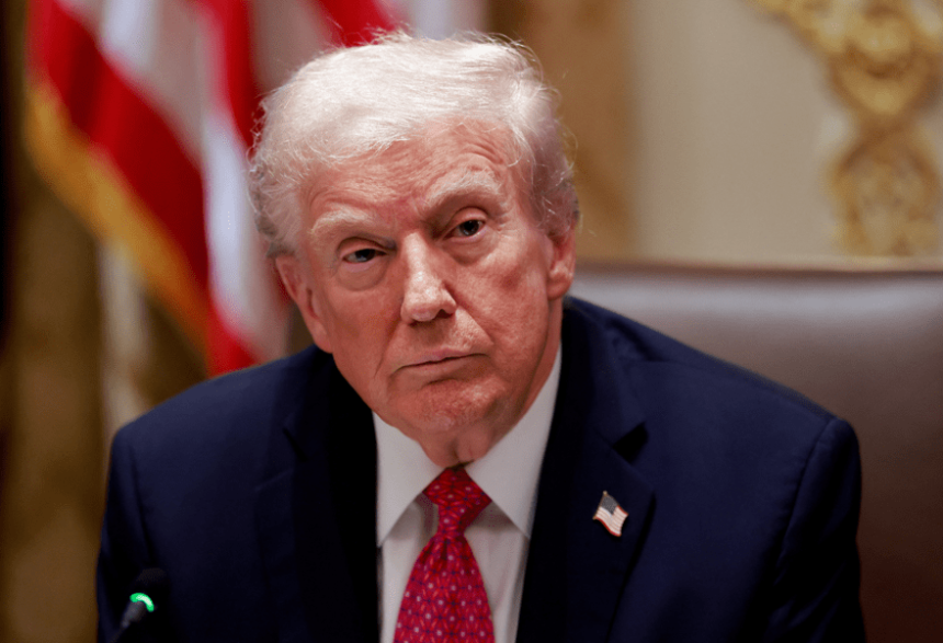 trump-celebra-demissao-de-chefes-da-bbc-que-teriam-adulterado-seu-discurso-de-6/1