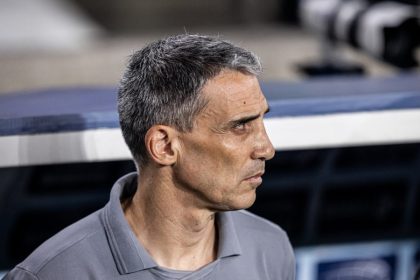 “nao-faltou-com-respeito”,-considerou-vojvoda-sobre-reacao-de-neymar-com-substituicao