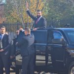 trump-recebe-presidente-sirio-na-casa-branca-e-eua-renovam-isencao-de-sancoes-graves