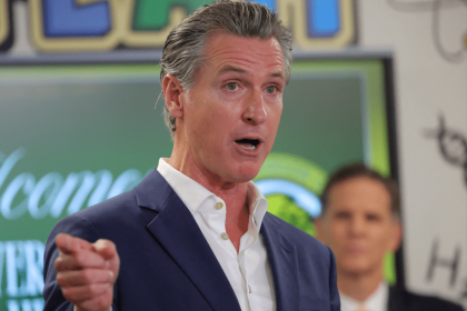 tarifaco-de-trump-contra-o-brasil-e-“uma-piada”,-diz-governador-da-california