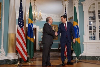 governo-lula-espera-avancar-com-tarifas,-mas-nao-cre-em-fim-de-sancoes-a-brasileiros