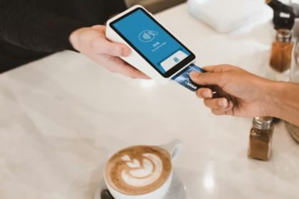 lei-de-trump-pode-mudar-a-dinamica-das-gorjetas-em-restaurantes-nos-eua;-entenda