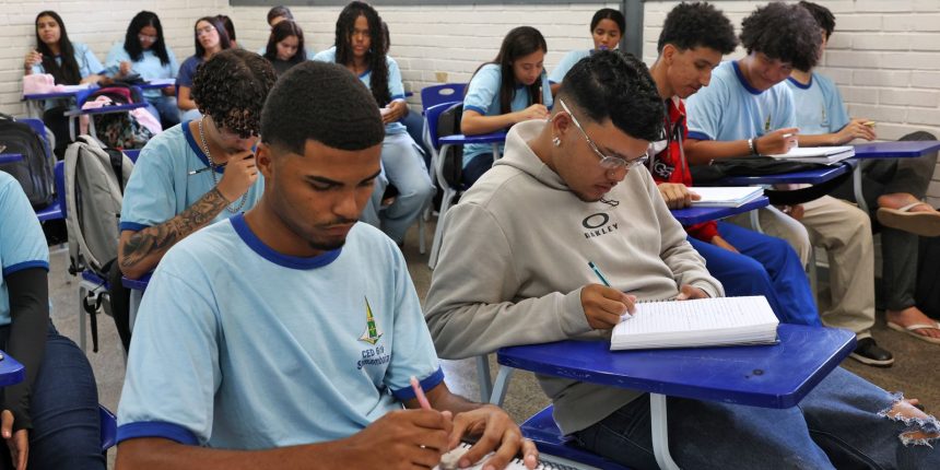 renda-e-cor-sao-determinantes-para-nao-concluir-ensino-medio-no-pais