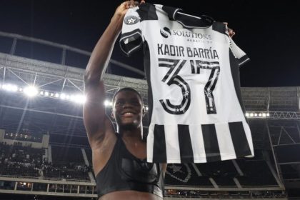 “sempre-sonhei-com-esse-momento”:-kadir-decide-virada-epica-do-botafogo-no-nilton-santos