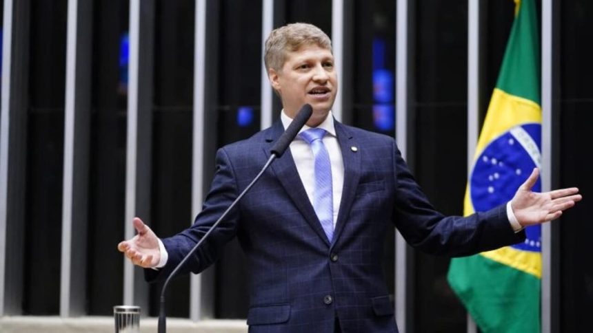 camara-aprova-emenda-que-proibe-presos-de-votarem