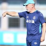 mano-menezes-parabeniza-entrega-dos-jogadores-na-vitoria-sobre-o-vasco