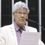 deputado-propoe-mudar-lema-da-bandeira-para-amor-ordem-e-progresso