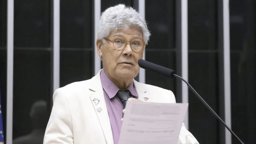 deputado-propoe-mudar-lema-da-bandeira-para-amor-ordem-e-progresso