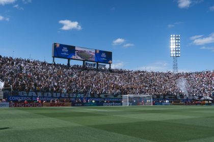 jogadores-do-atletico-discutem-com-torcedor-apos-penalti-perdido-na-final-da-sul-americana