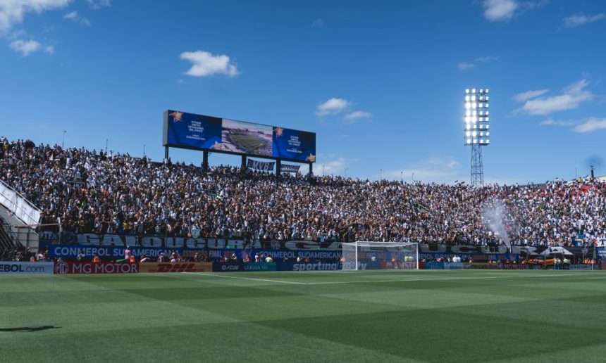 jogadores-do-atletico-discutem-com-torcedor-apos-penalti-perdido-na-final-da-sul-americana
