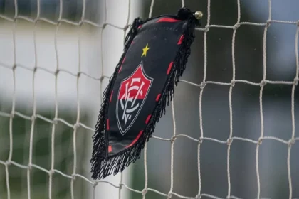 vitoria-deixa-o-z-4-e-precisa-so-de-si-para-escapar-do-rebaixamento