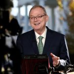 quem-e-kevin-hassett,-o-economista-proximo-de-trump-que-pode-assumir-o-fed