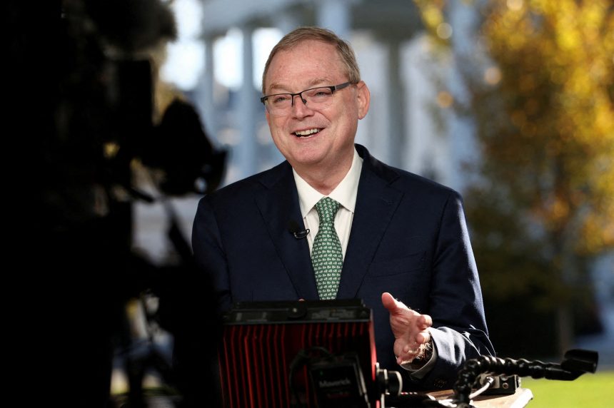 quem-e-kevin-hassett,-o-economista-proximo-de-trump-que-pode-assumir-o-fed