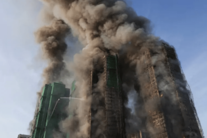 numero-de-mortos-por-incendio-em-hong-kong-sobe-para-128;-200-seguem-desaparecidos