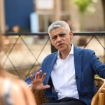 prefeito-de-londres-toma-guarana-gelado-e-muda-de-opiniao:-“essa-e-uma-boa-bebida”