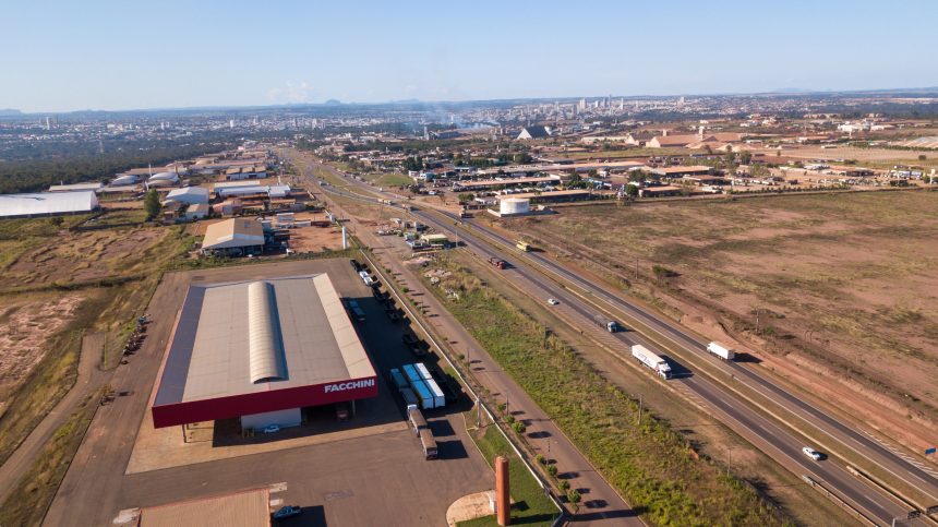 Vista da Prefeitura de Rondonópolis em dia útil, simbolizando o pagamento da folha de novembro e da segunda parcela do 13º salário aos servidores municipais