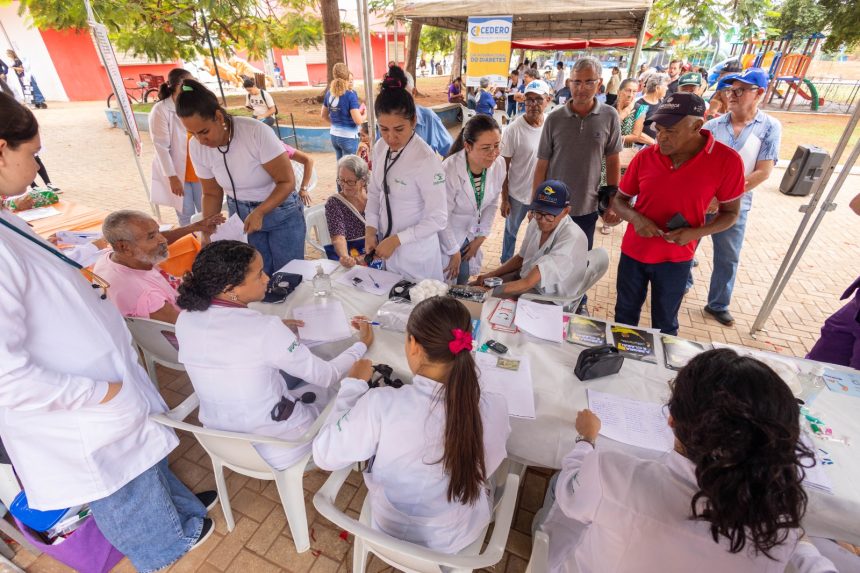 Saúde na Praça Rondonópolis oferece exames gratuitos de glicemia e pressão na Praça dos Carreiros pelo Cedero.