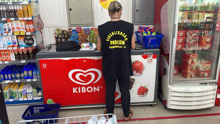 Procon encontra produtos vencidos e sem preço em farmácia de rede em Rondonópolis nesta quarta