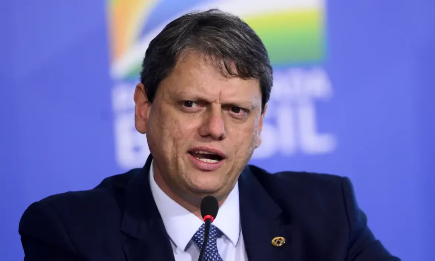 Centrão desmobiliza Plano Tarcísio após pesquisa; bloco aposta em Flávio Bolsonaro para eleições presidenciais de 2026.