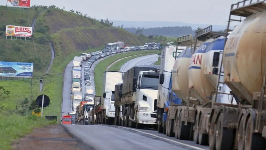 greve-dos-caminhoneiros-e-confirmada-e-paralisacao-ganha-forca-em-todo-o-pais