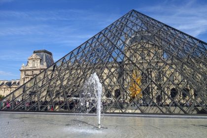 vazamento-no-museu-do-louvre-danifica-livros-do-departamento-de-antiguidades-egipcias