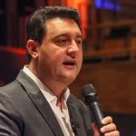 ratinho-jr.-busca-ampliar-forca-politica-para-2026-e-cita-flavio-bolsonaro